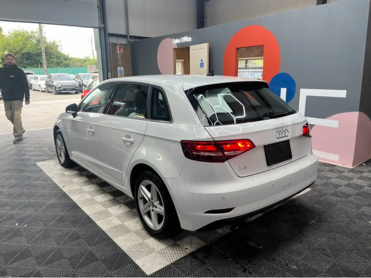 Audi A3 A3 AUTOMATIC 1.4 TFSI / 24k KMs / REVERSE - Image 4