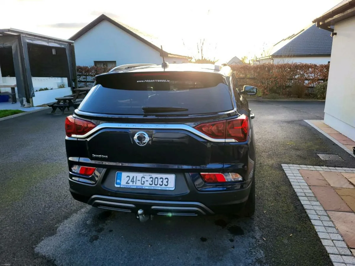 SUV - Image 1
