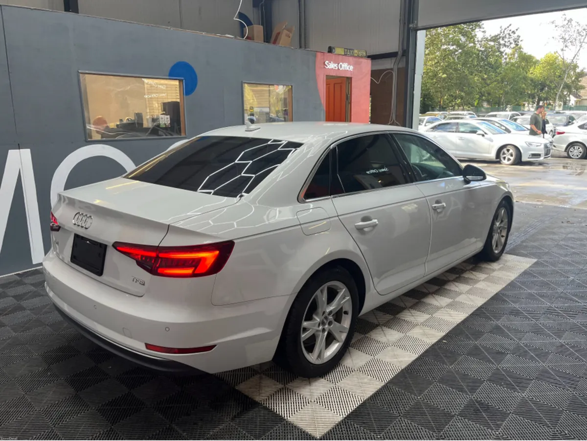 Audi A4 2018 AUDI A4 AUTOMATIC 1.4 TFSI / 32k KMs - Image 6
