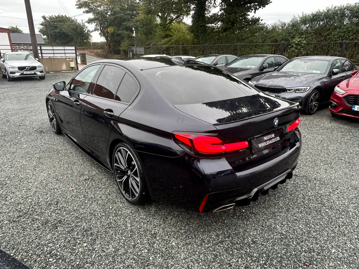 212 BMW 520D M SPORT LCI CARBON BLACK ON BLACK - Image 2