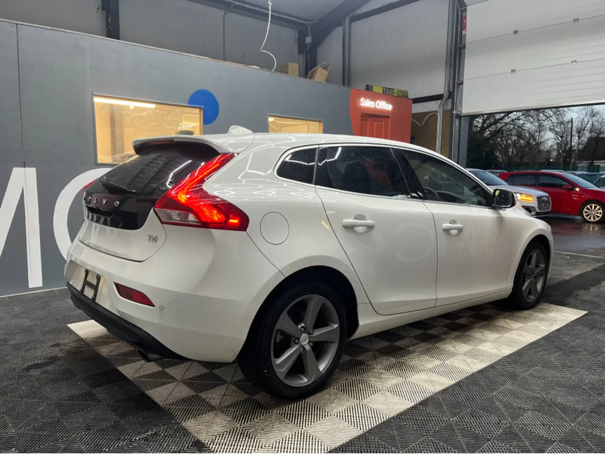 Volvo V40 €10950 2014 VOLVO V40 T4 1.6 AUTOMATIC / - Image 2