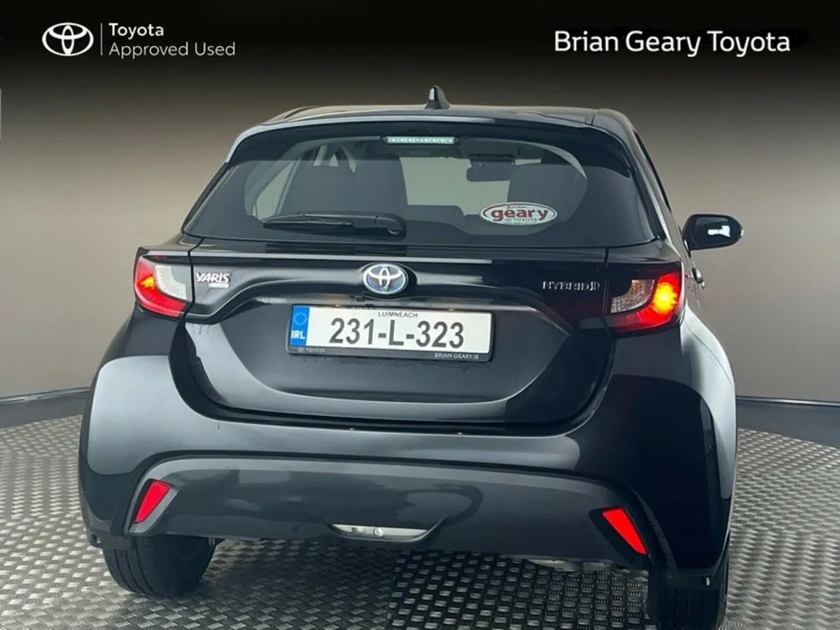 Toyota Yaris HYBRID LUNA - Image 4