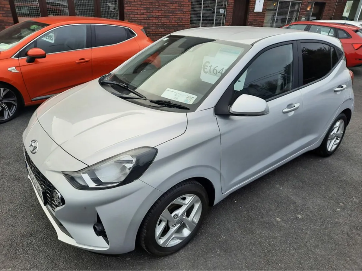 Hyundai i10 DELUXE 5DR - Image 2