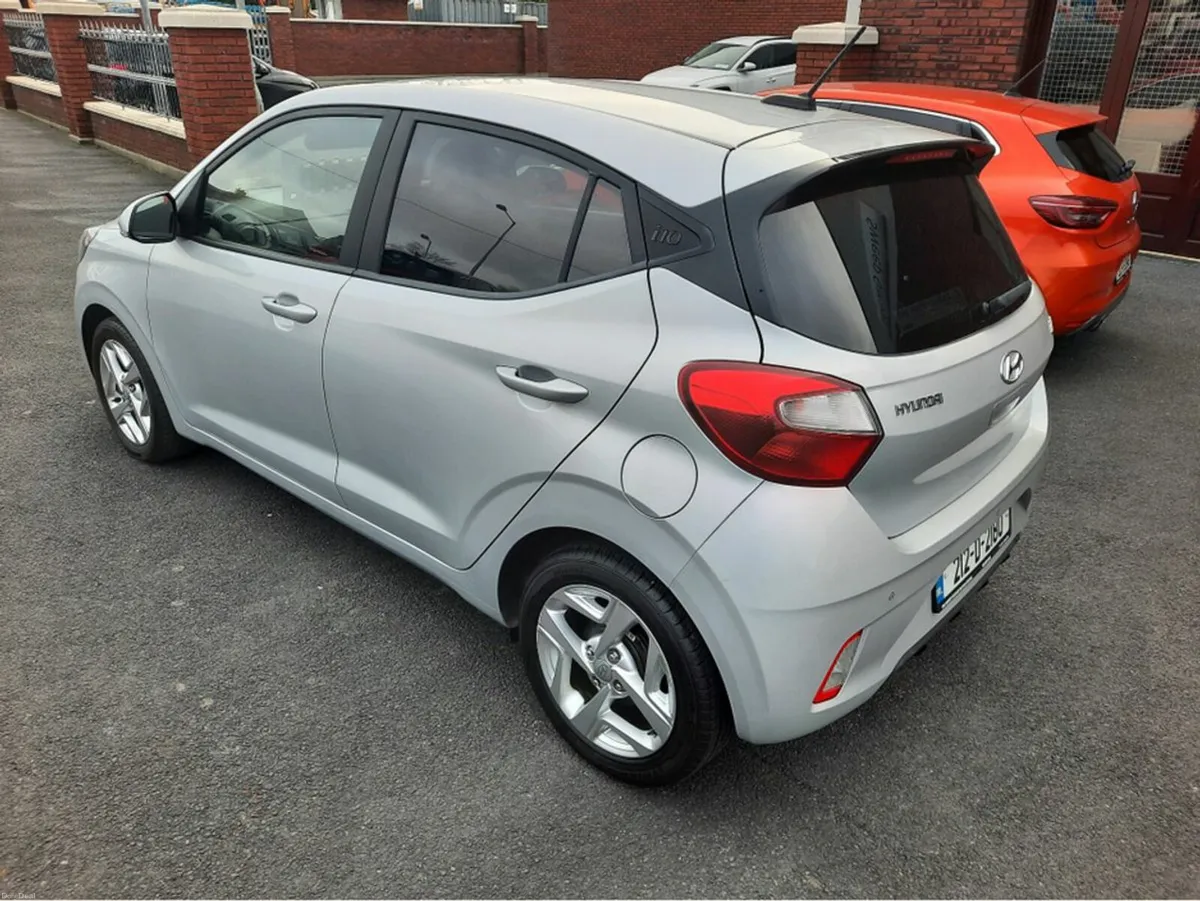 Hyundai i10 DELUXE 5DR - Image 3