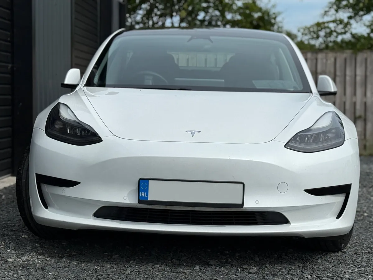 Tesla Model 3 2022 - Image 2