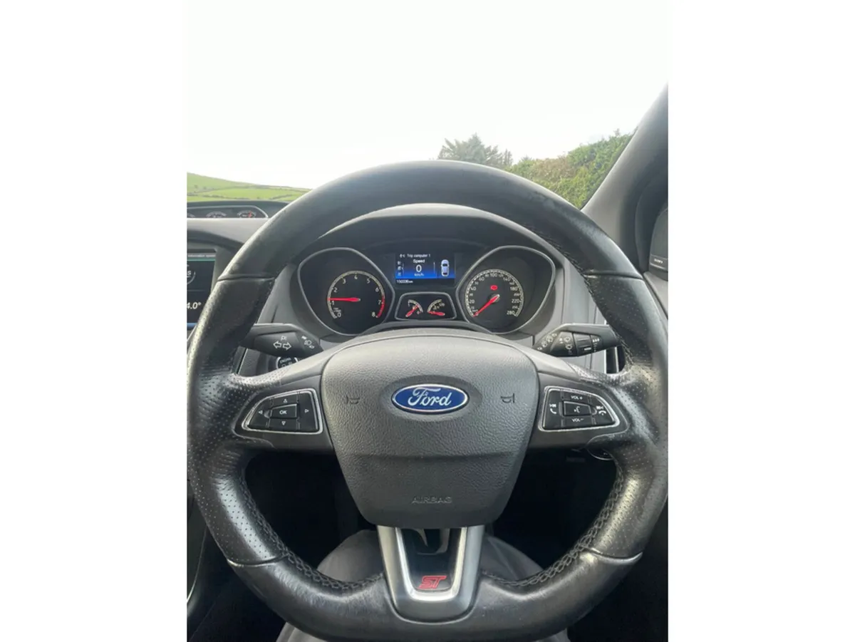 Ford Focus ST2 2.0 ECOBOOST 250PS 5 4DR - Image 4