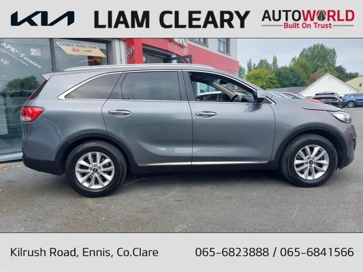 Kia Sorento PLATINUM 4X2 5DR - Image 2