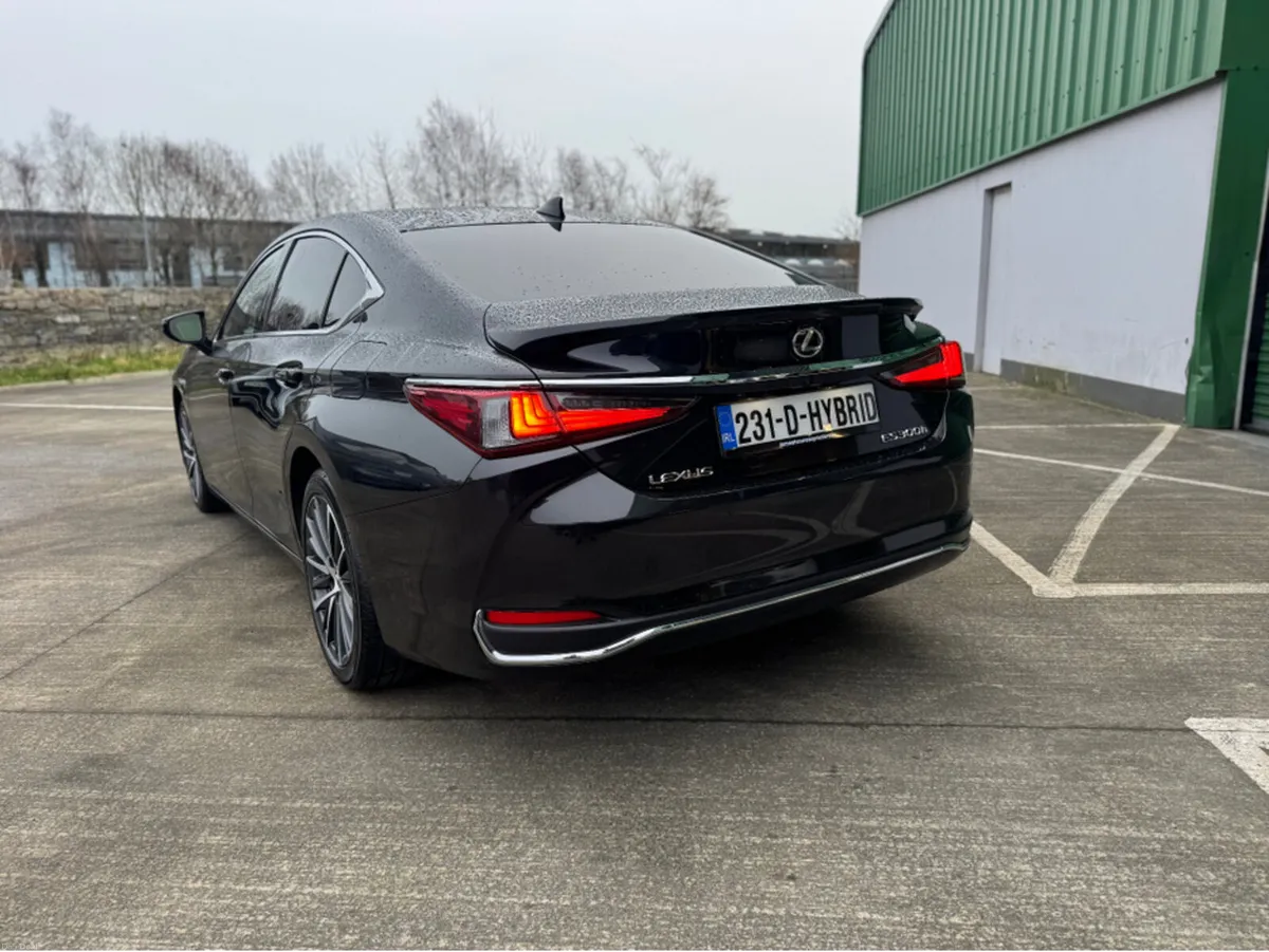 Lexus ES ES300H PREMIUM EDITION - Image 3