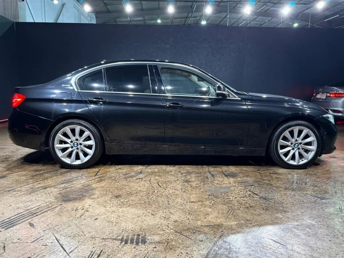 BMW 3-Series 330E LUXURY/WHITE LEATHER HEATED SEAT - Image 3