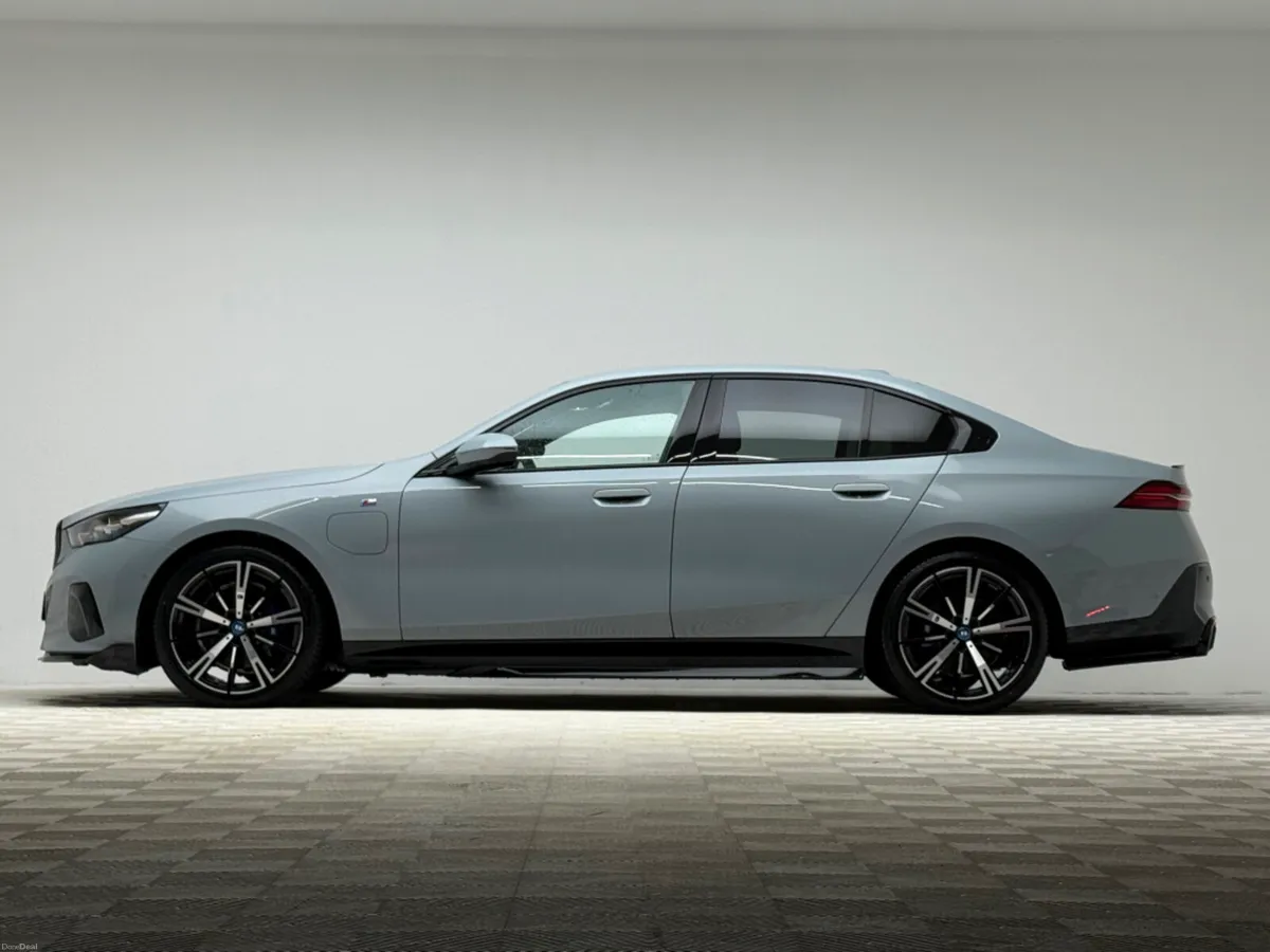 BMW 5-Series 530E M SPORT - Image 4