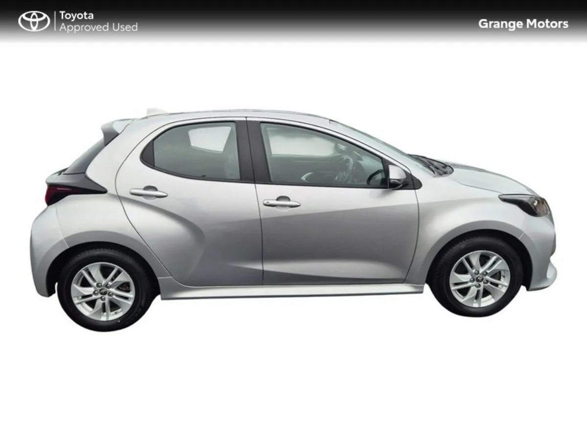 Toyota Yaris 1.5 HYBRID LUNA 5DR AUTO - Image 4