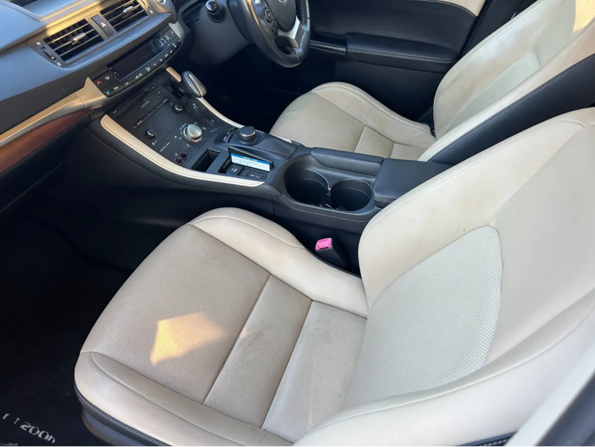 Lexus CT AUTO///ONLY 60K IRISH CAR///BEAUTIFULL UN - Image 3
