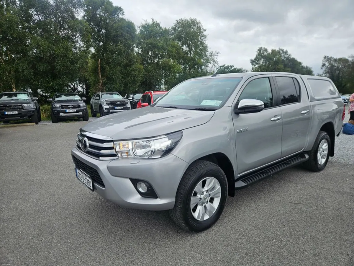 Toyota Hilux Double CAB SR5 4DR - Image 4