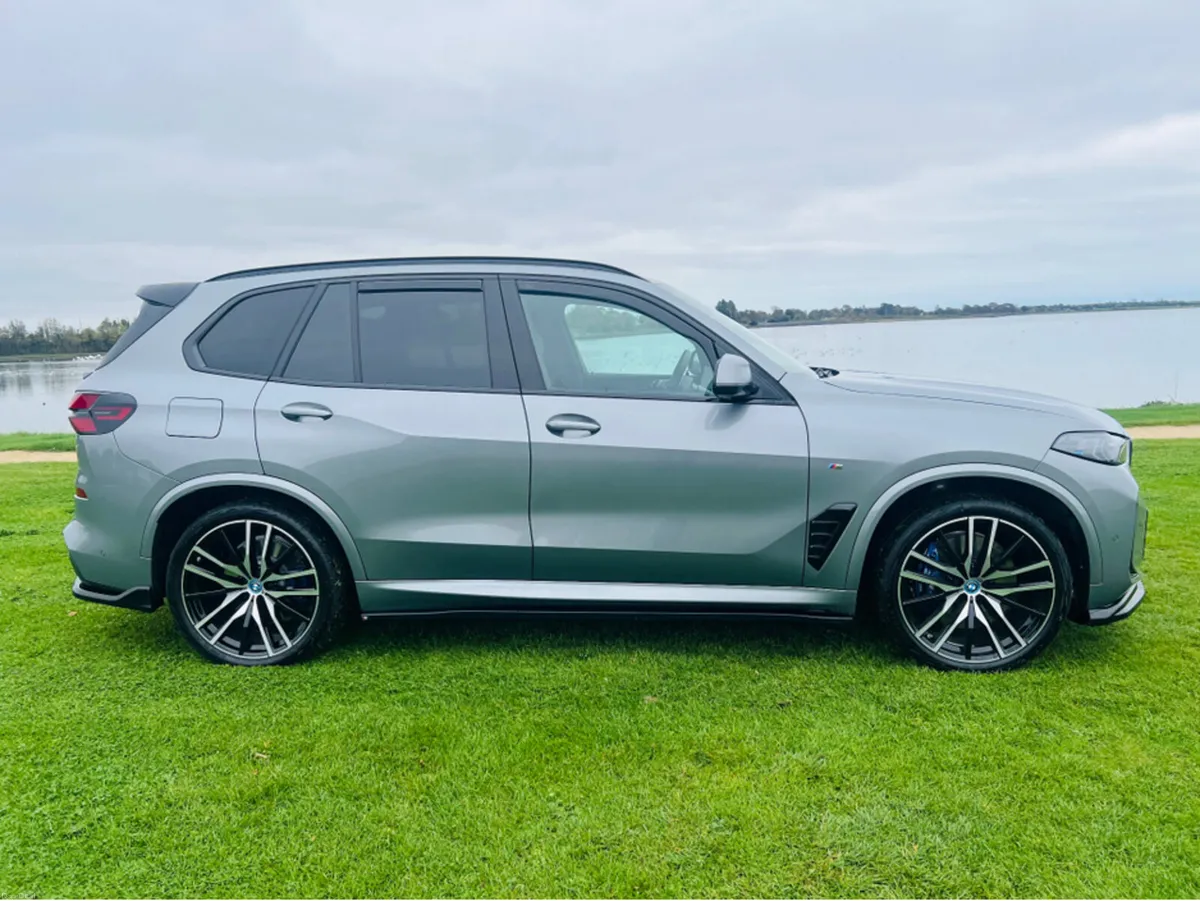 BMW X5 XDRIVE 50E//FINANCE AVAILABLE//LIKE NEW THR - Image 3