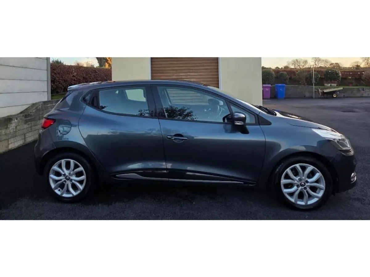 Renault Clio IV DYNAMIQUE NAV 1.2 PETR 4DR - Image 4