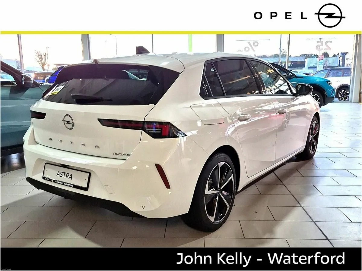 Opel Astra ELEGANCE 1.2 PETROL - Image 4