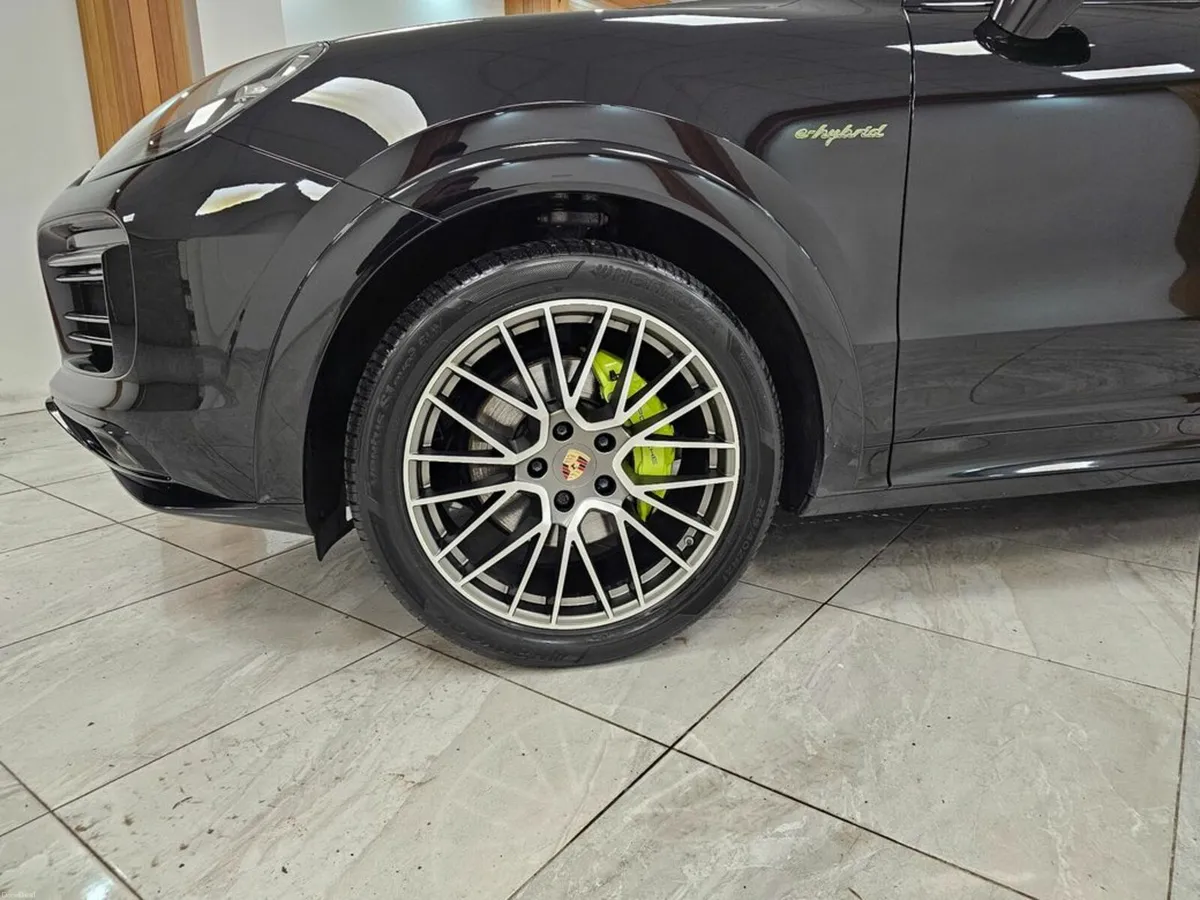 Porsche Cayenne PLATINUM EDITION - Image 4