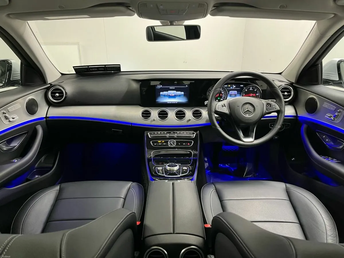 Mercedes-Benz E-Class 220d  Avantgarde - Reversing - Image 4