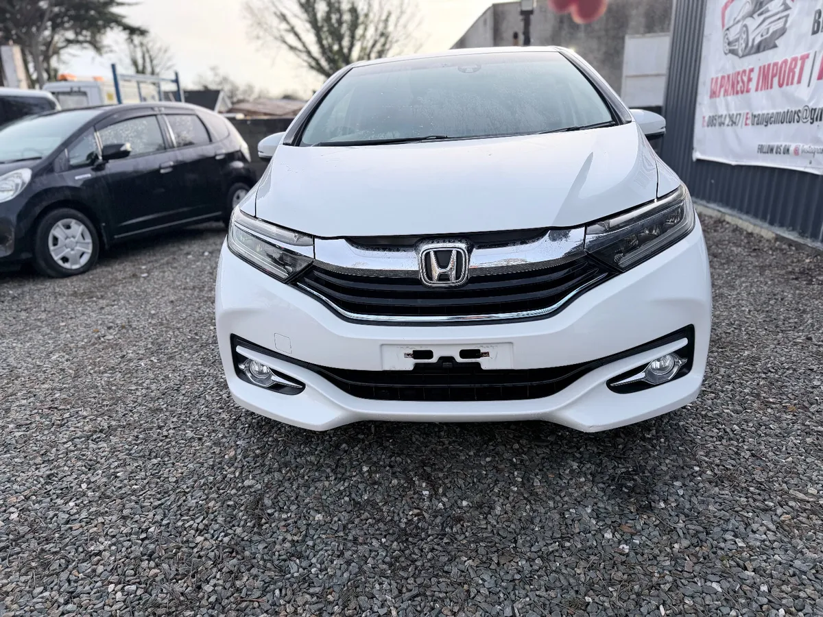 Honda Fit shuttle 2015 - Image 2