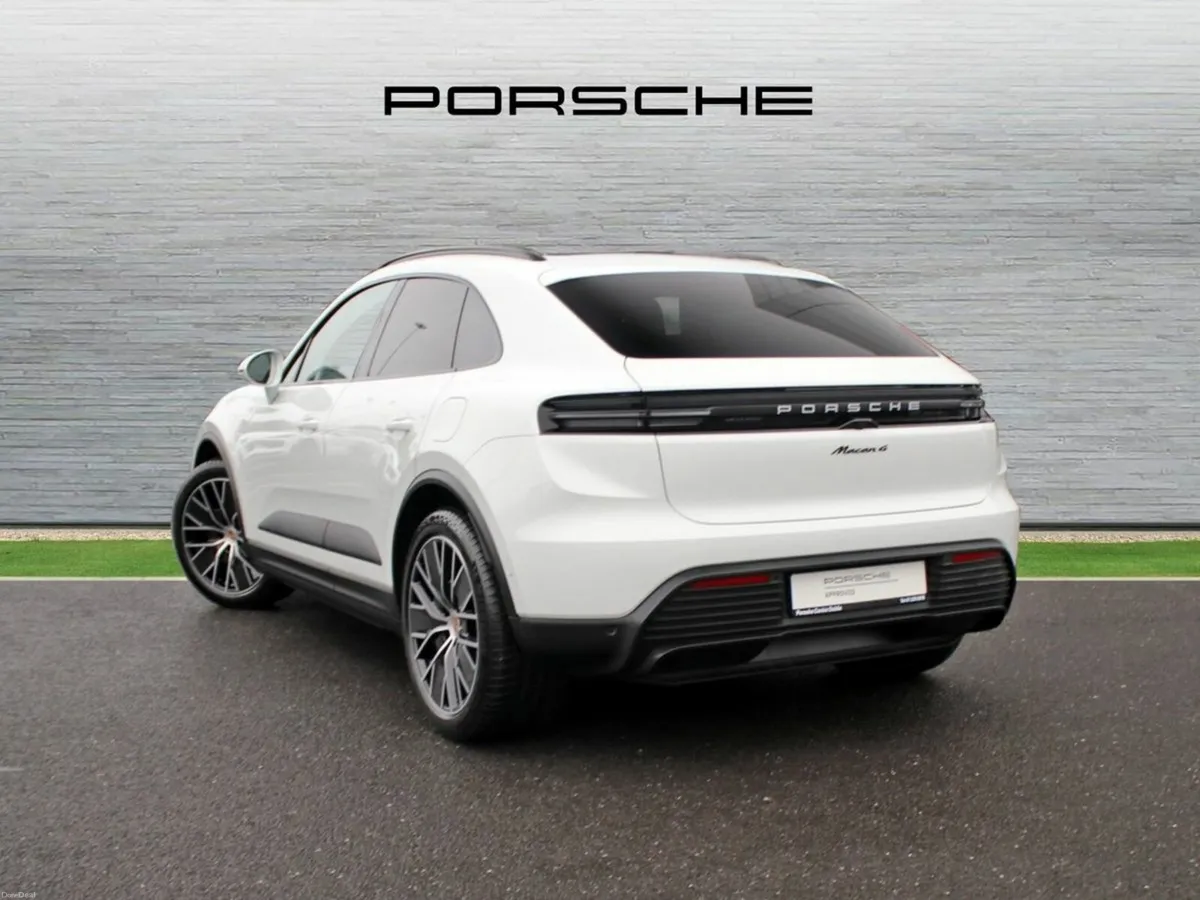 Porsche Macan 4 Electric - Image 3