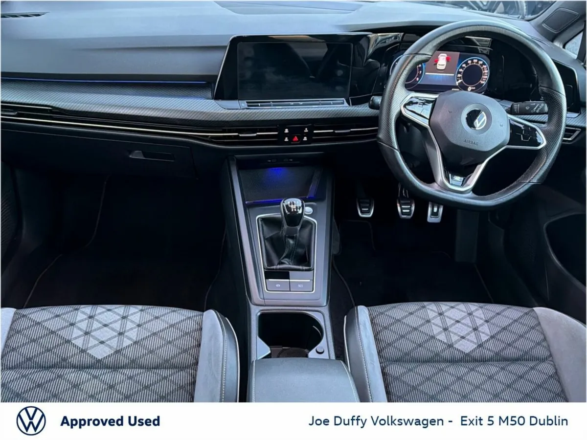 Volkswagen Golf 1.5 TSI 130HP R-Line - Image 3