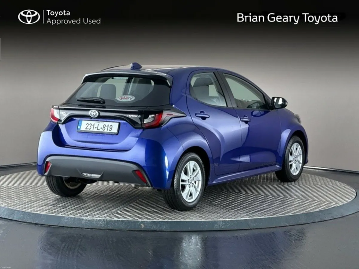 Toyota Yaris HYBRID LUNA - Image 4