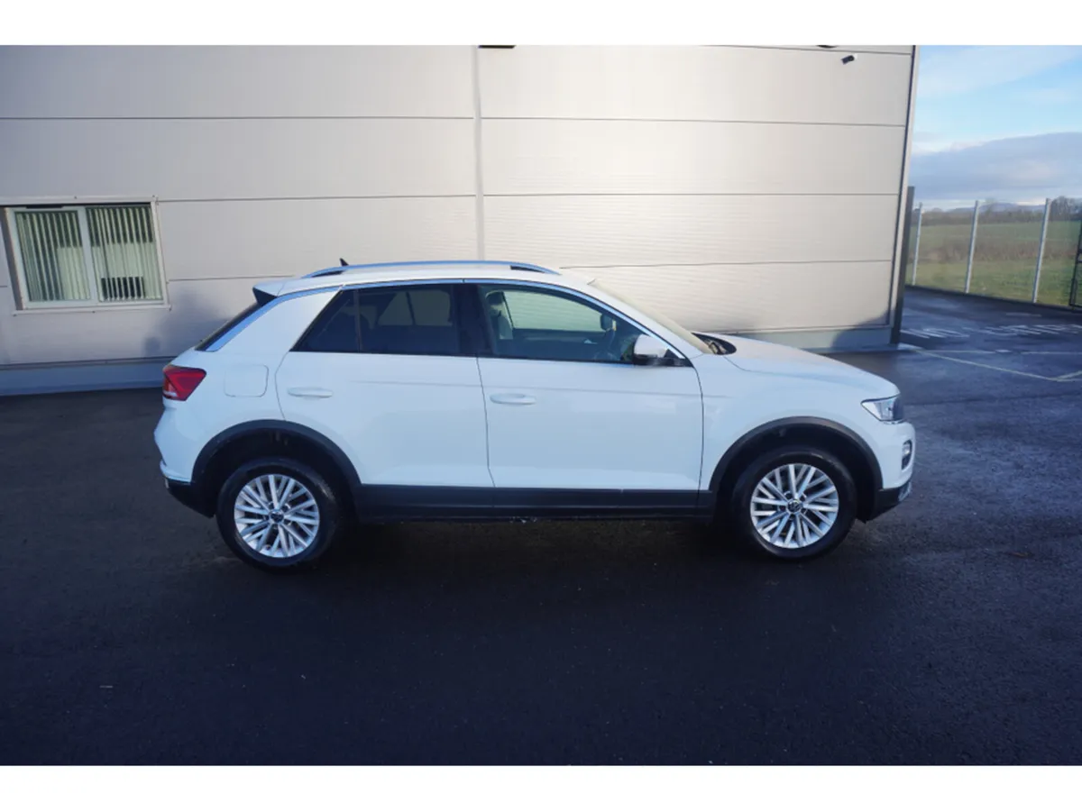 Volkswagen T-Roc DESIGN 2.0 TDI - Image 2
