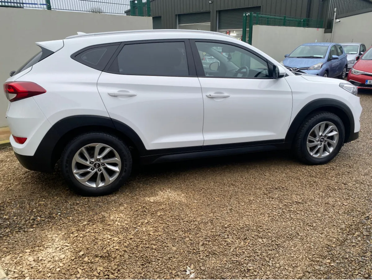Hyundai Tucson SE NAV B-DRIVE 2WD CRDI BLUE DRIVE - Image 4