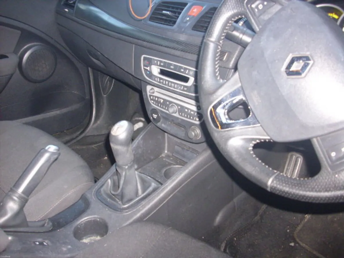 Renault Fluence 1.5 DCI 90 DYNAMIQUE 4 4DR - Image 2