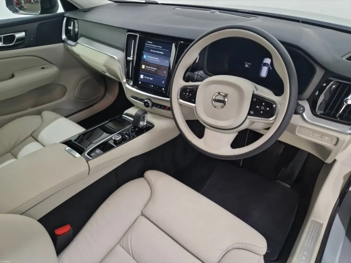 Volvo V60 T6 PHEV Plus Dark *DEMO* - Image 3