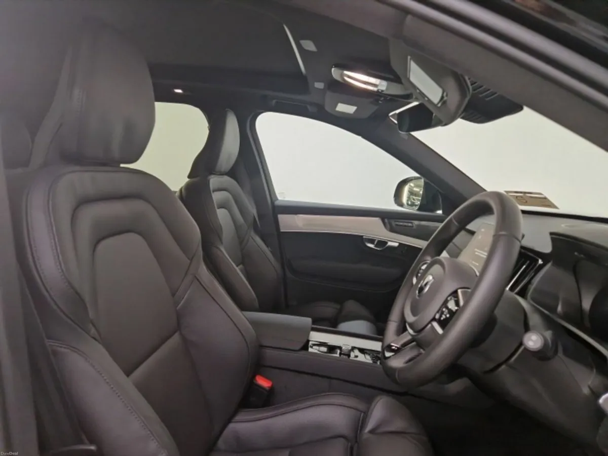 Volvo XC90 PHEV Plus Dark *DEMO* - Image 4