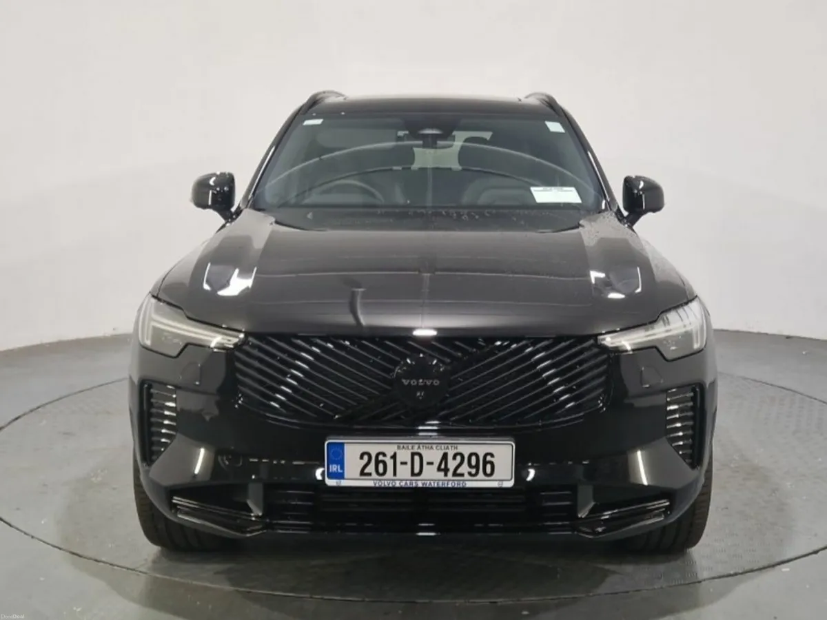 Volvo XC90 PHEV Plus Dark *DEMO* - Image 3