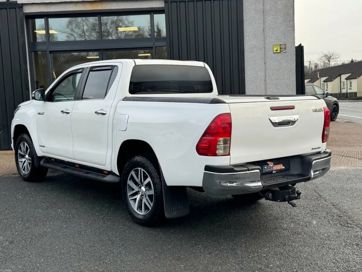 2.4 D-4D Invincible Pickup Double Cab 4dr Diesel M - Image 4