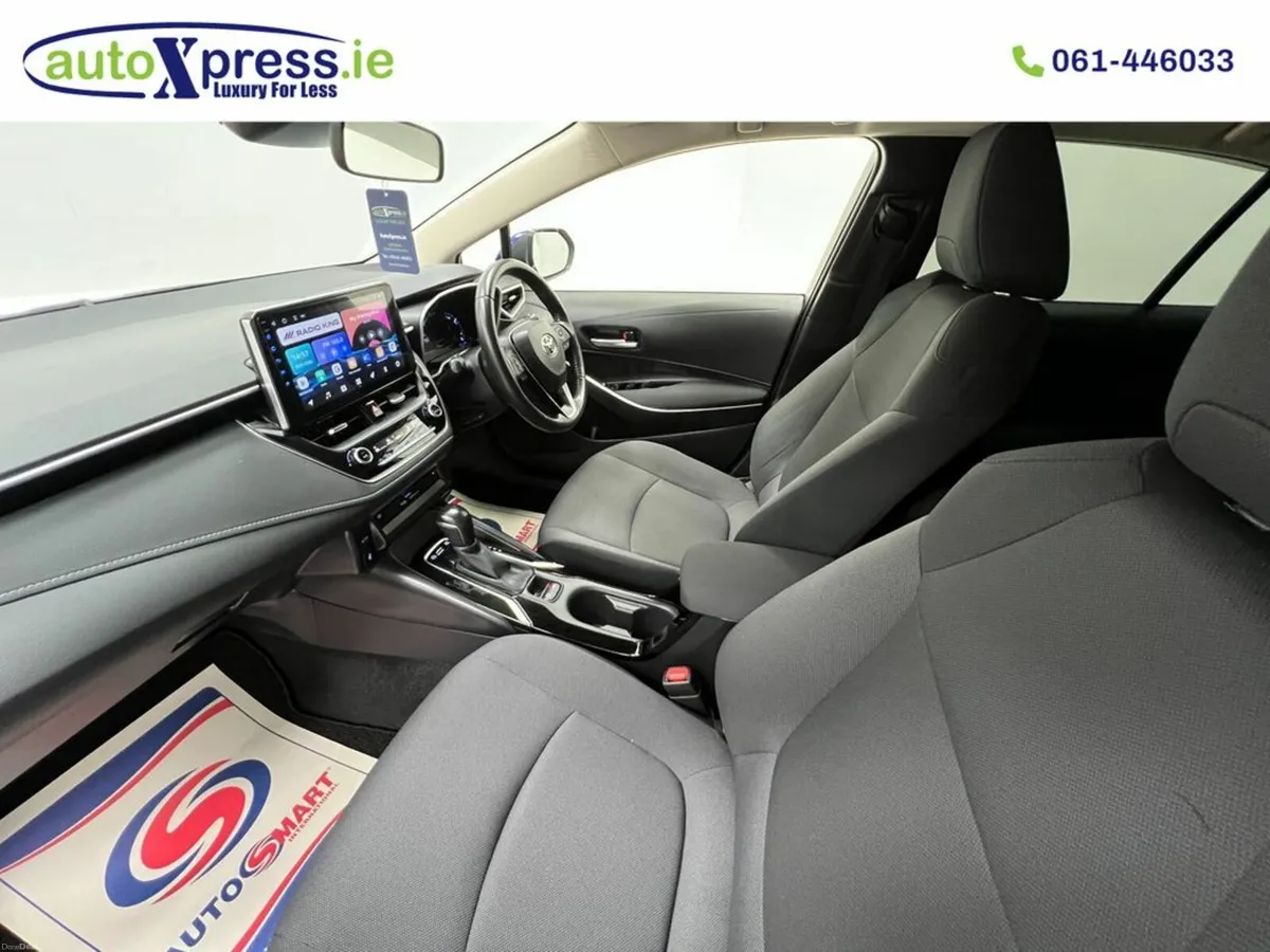 Toyota Corolla 1.8 HYBRID S Automatic, Reversing c - Image 2