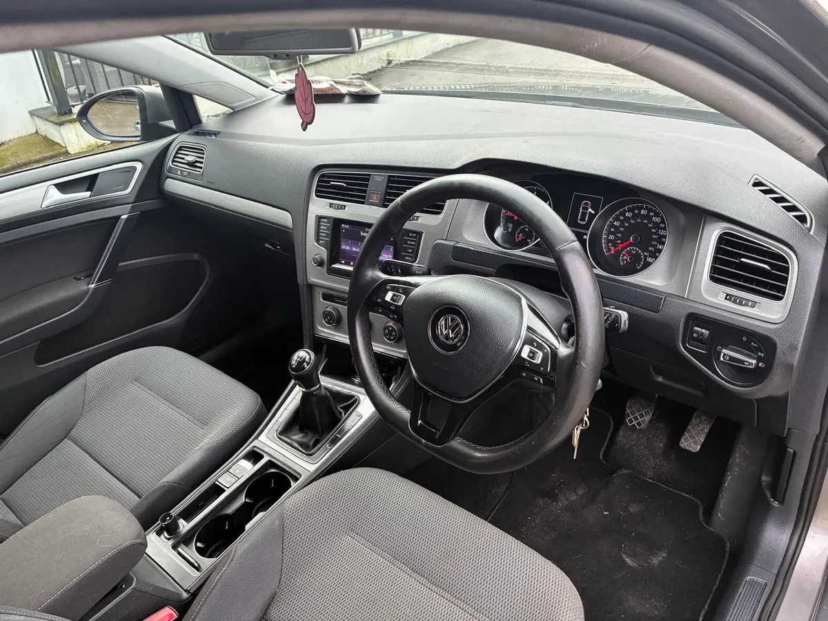 141 Volkswagen Golf - Image 4