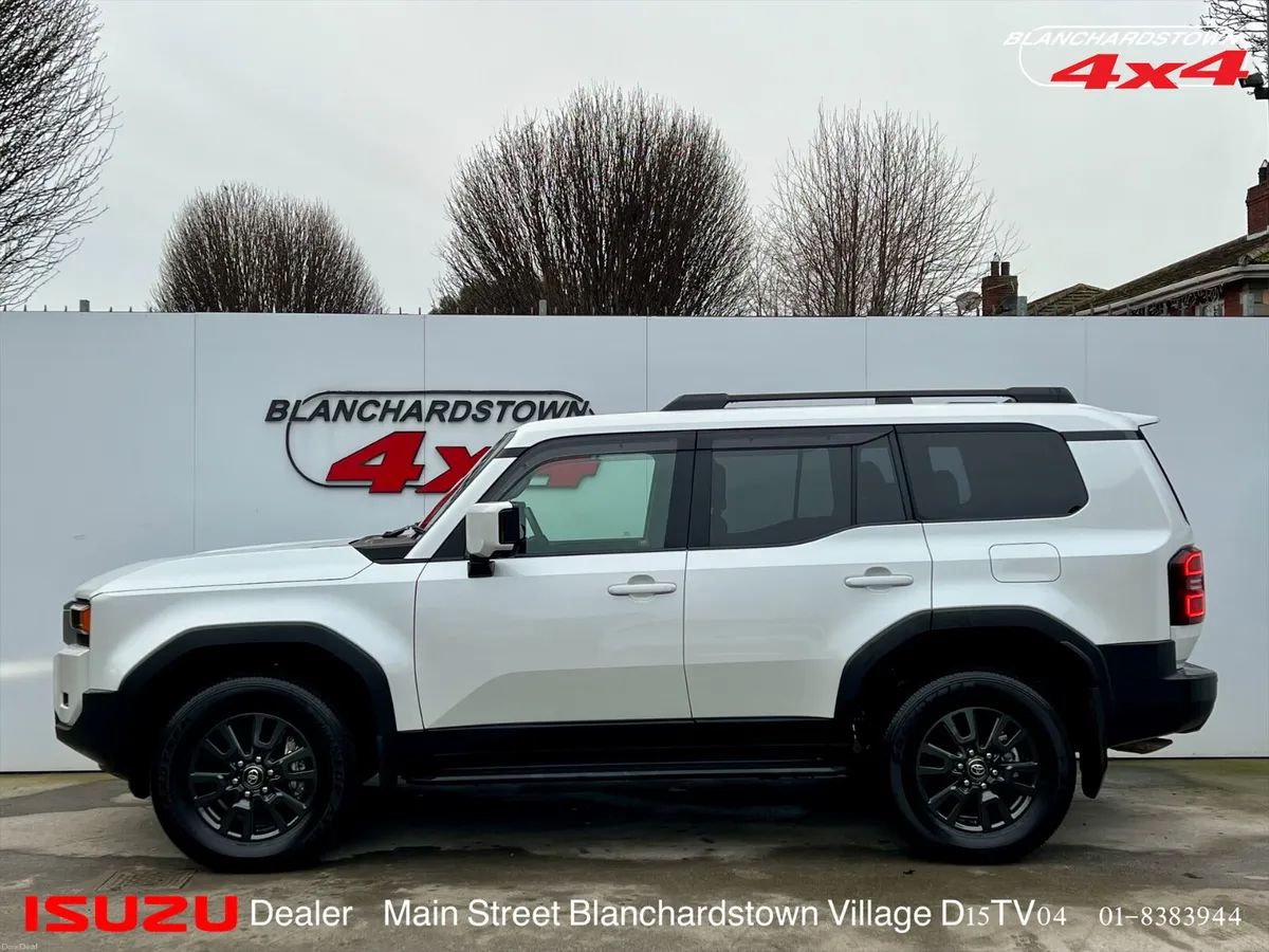 TOYOTA LANDCRUISER BUSHIDO 2.8 AUTOMATIC 7 SEATER - Image 3