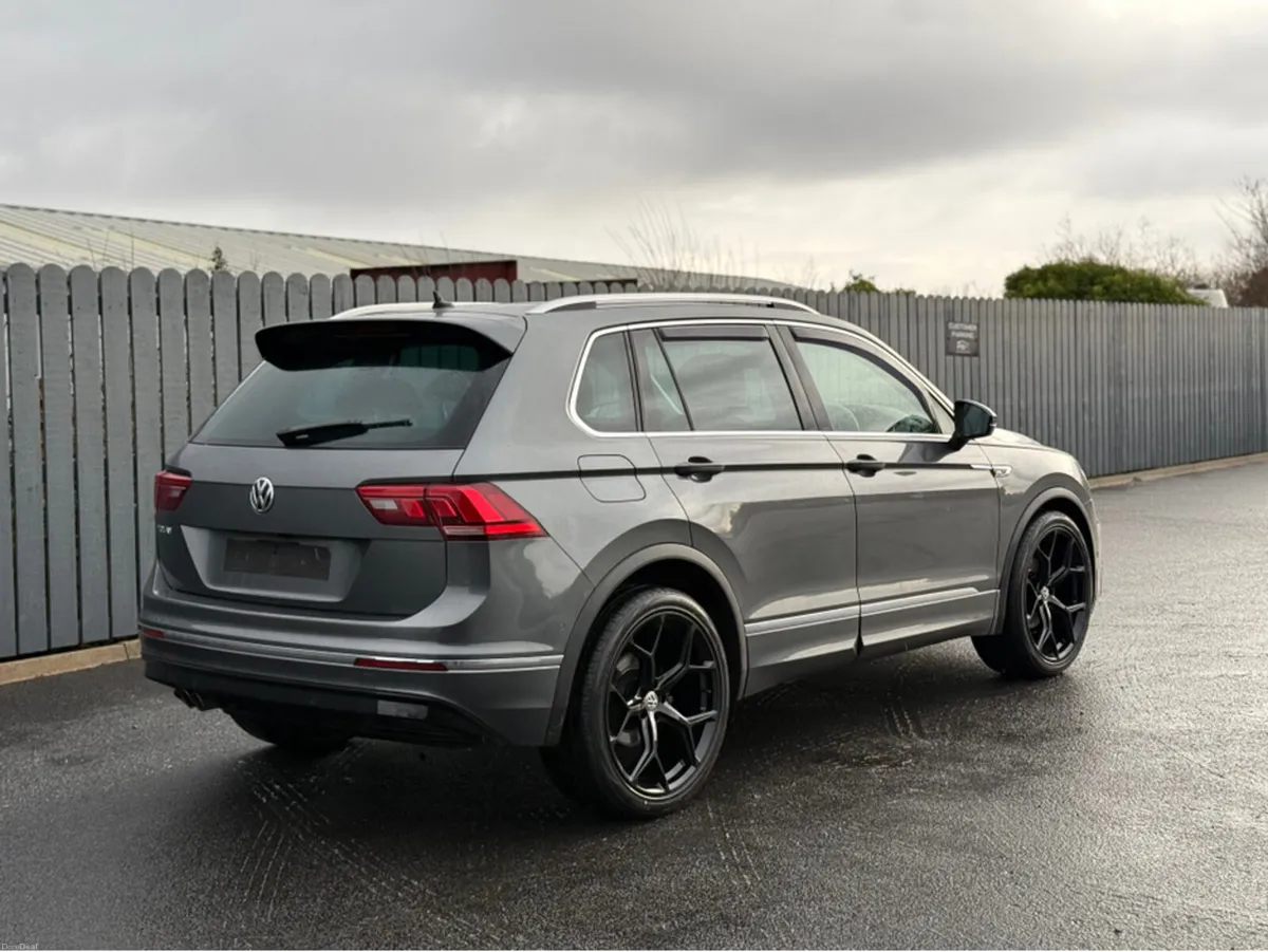 Volkswagen Tiguan 2019 Volkswagen Tiguan R-Line - Image 4