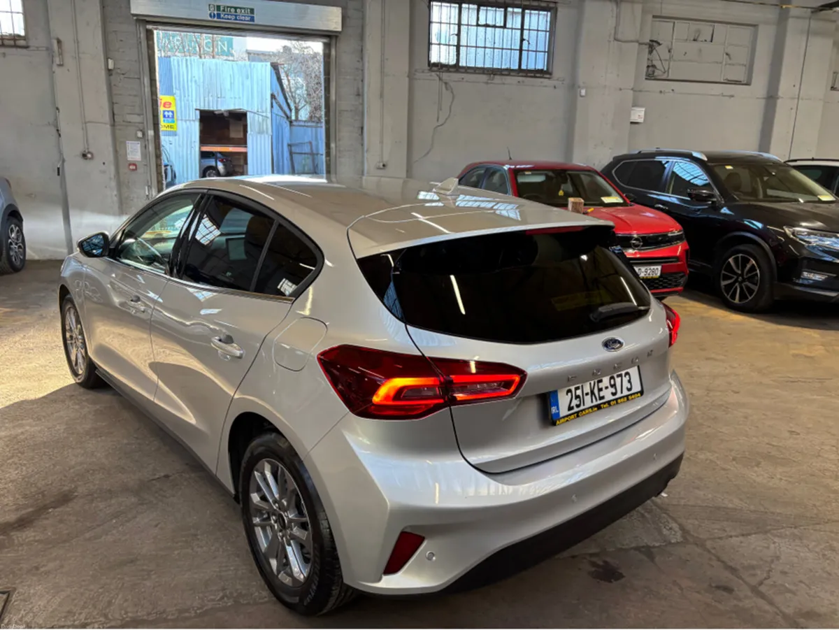 Ford Focus TITANIUM 5DR 1.0T 125 MHE Finance Avail - Image 3