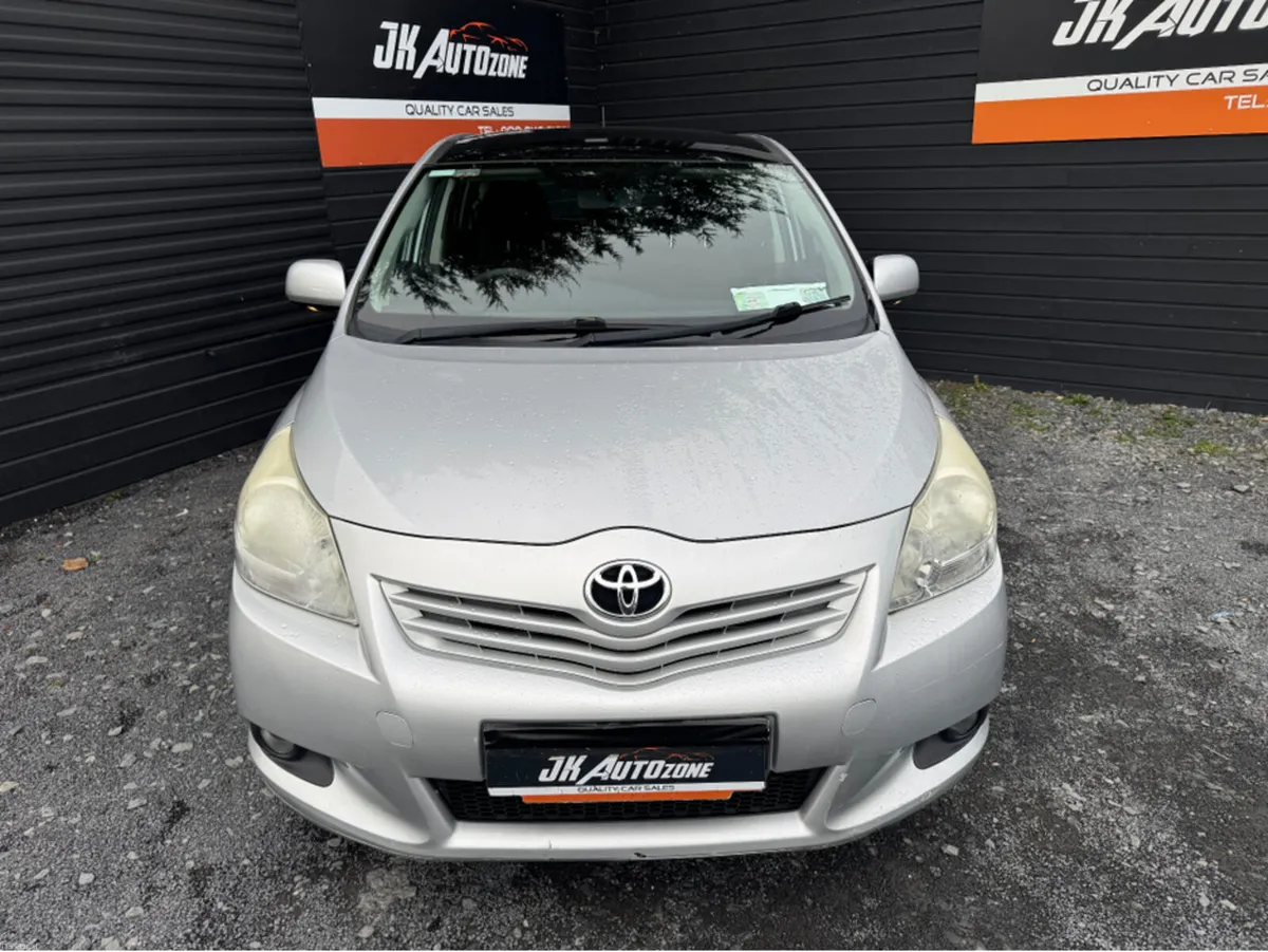 Toyota Corolla 2.0 D-4D LUNA 7 SEATER - Image 2