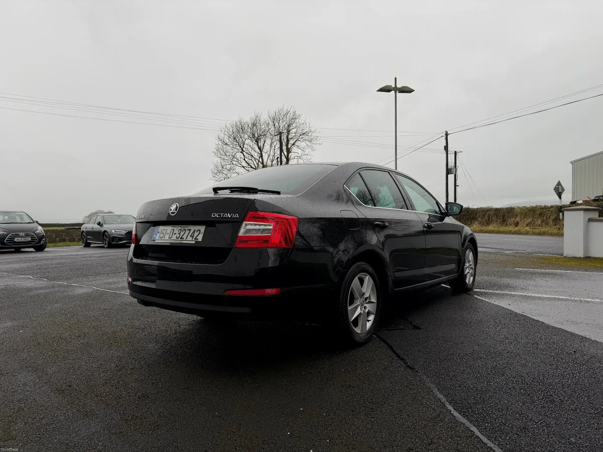 VERY CLEAN SKODA OCTAVIA AMB 1.6 TDI – AUTOMATIC - Image 3