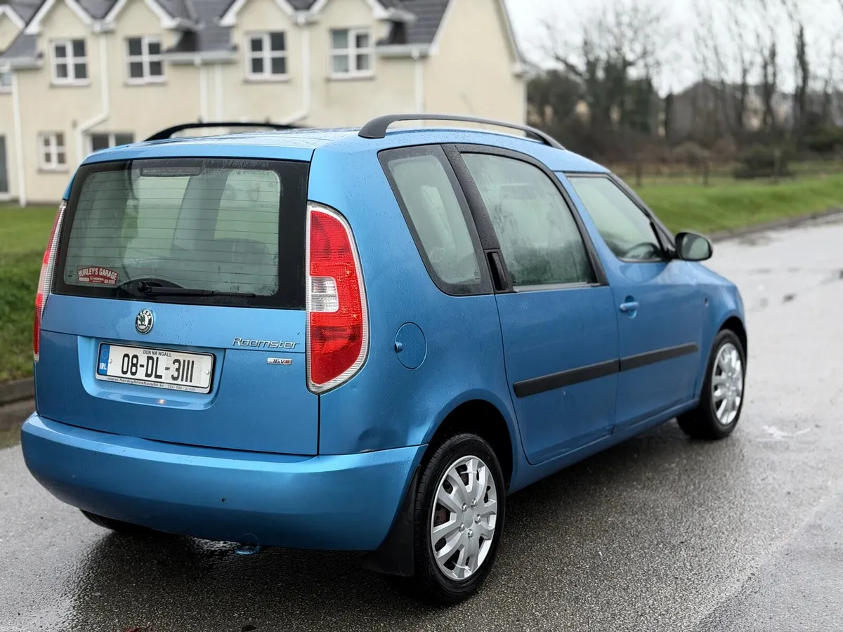 Skoda Roomster AUTOMATIC. LOW KM - Image 4