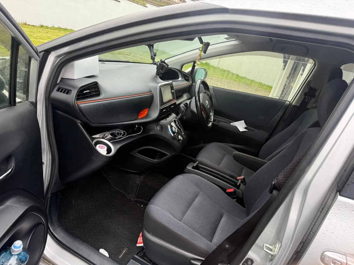 Toyota sienta - Image 3