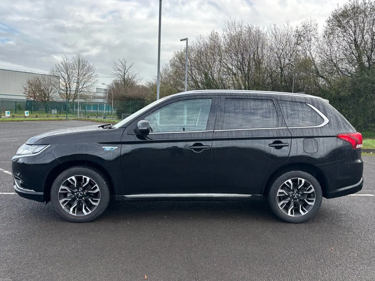 MITSUBISHI OUTLANDER *LOW MILLAGE NEW NCT* - Image 3