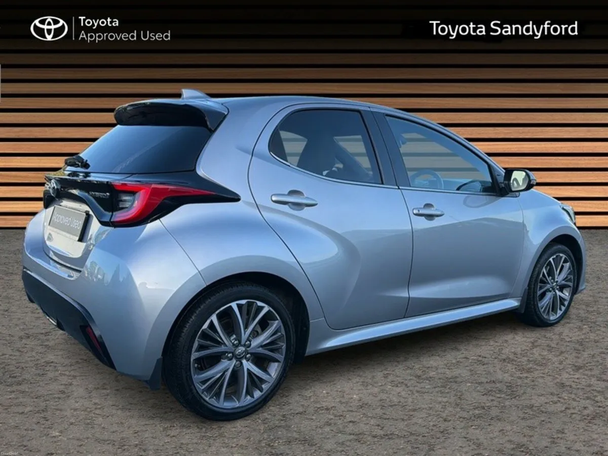 Toyota Yaris PLATINUM // FULL LEATHER // AIR CON / - Image 2