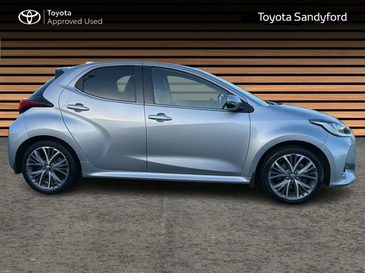 Toyota Yaris PLATINUM // FULL LEATHER // AIR CON / - Image 3