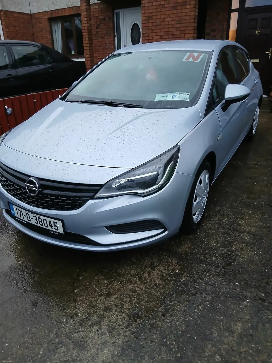 Opel Astra 2017 - Image 2