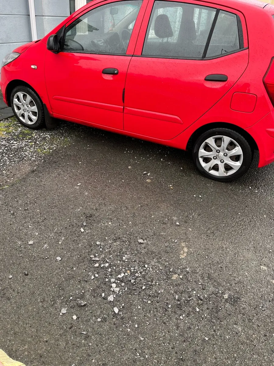 Hyundai i10 Manual - Image 2