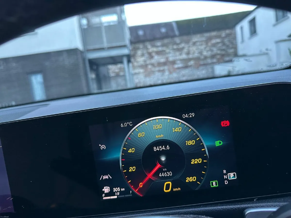 Mercedes-Benz GLB 2023 - Image 3