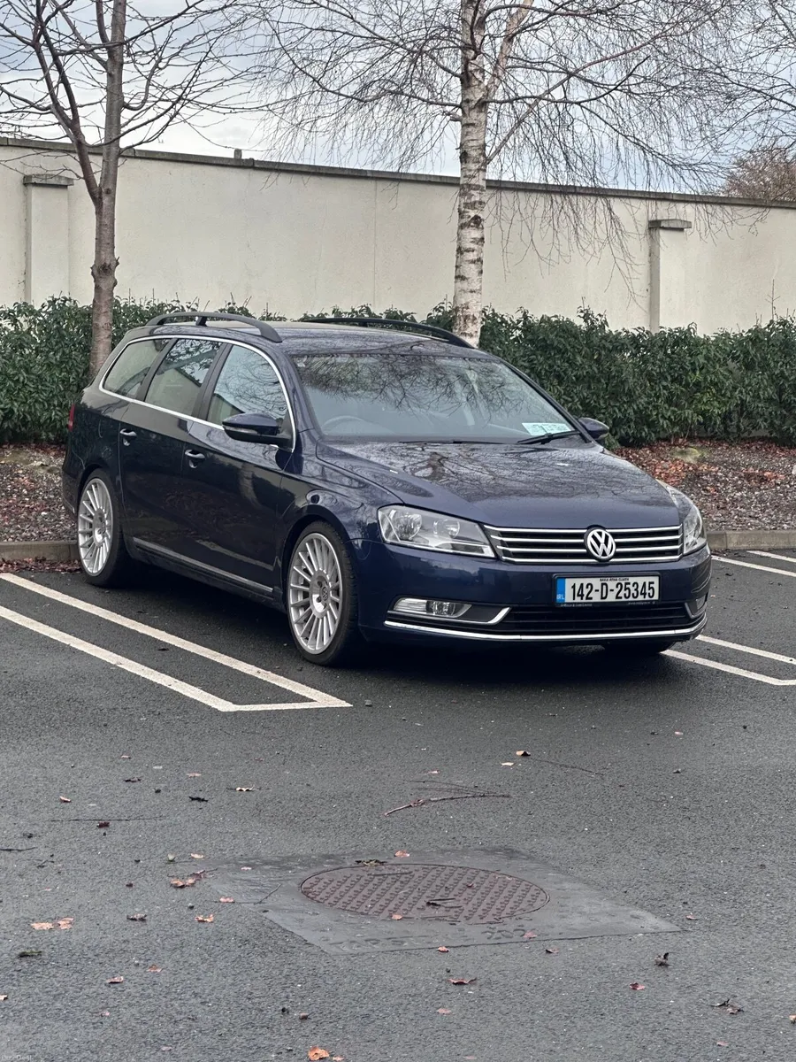 Volkswagen Passat 2014 - Image 2