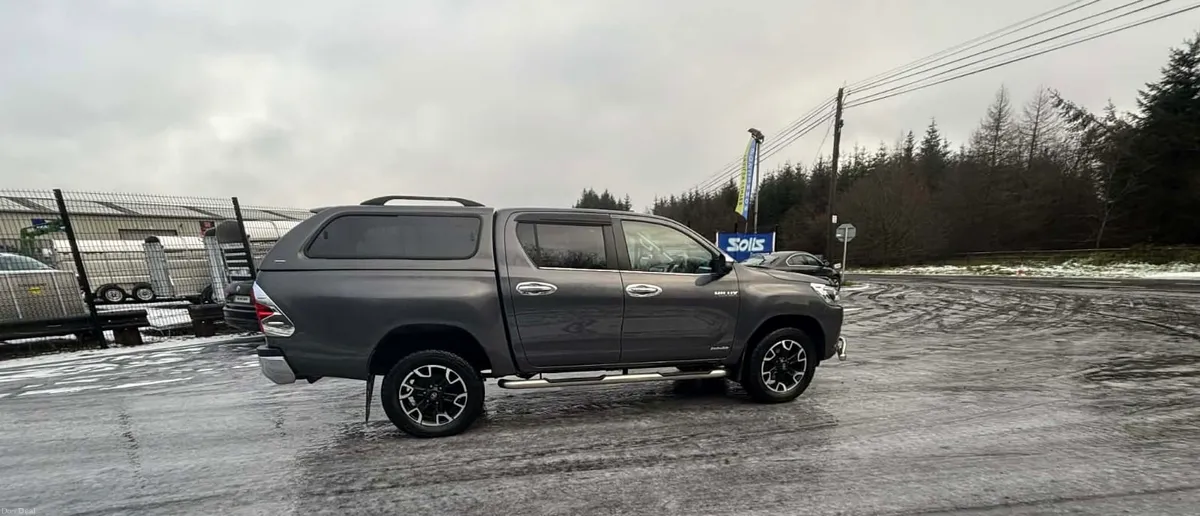 2017 Toyota Hilux Invincible X - Image 4